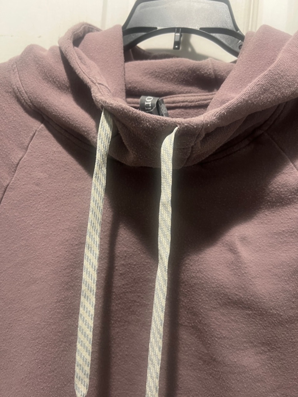 Vuori Dusty Mauve Hoodie with White Drawcords - Picture 6 of 7